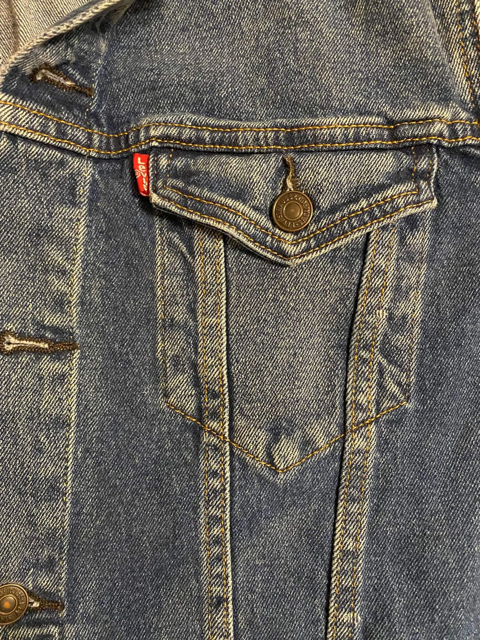 80's TYPE 3, LITTLE e RED TAB
LEVIS STRAUSS TRUCKER DEMIN JACKET