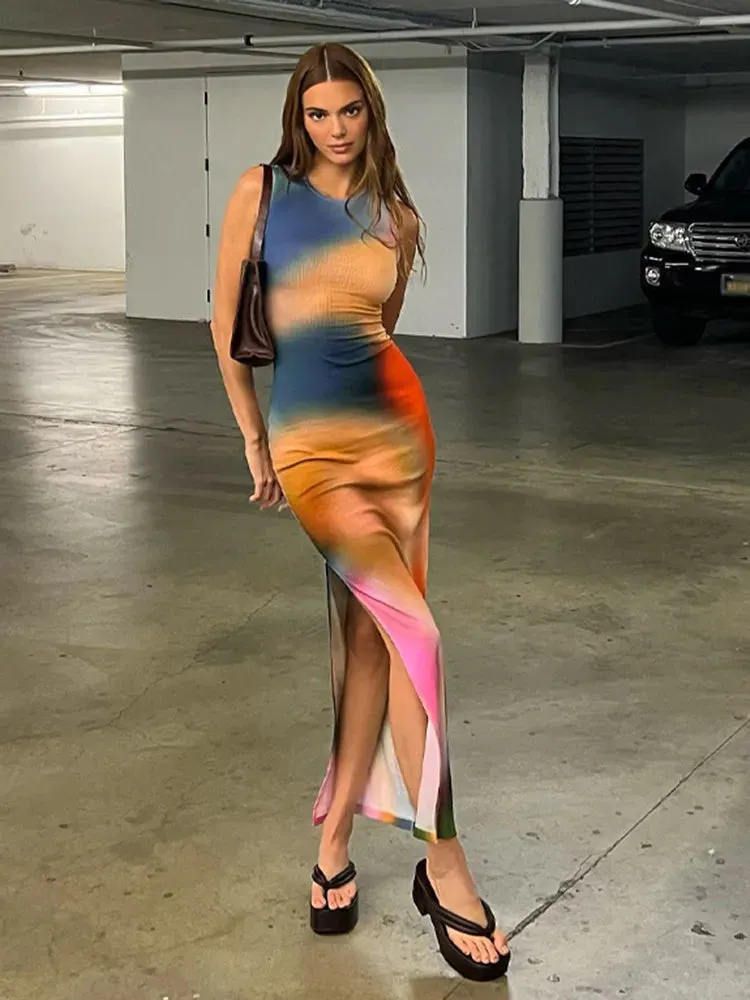 Hugcitar Tie Dye Print Ribbed Midi Dress For Women 2023 Summer Outfits Bodycon Side Slit Y2K Outfits Sexy Streetwear Long Dress