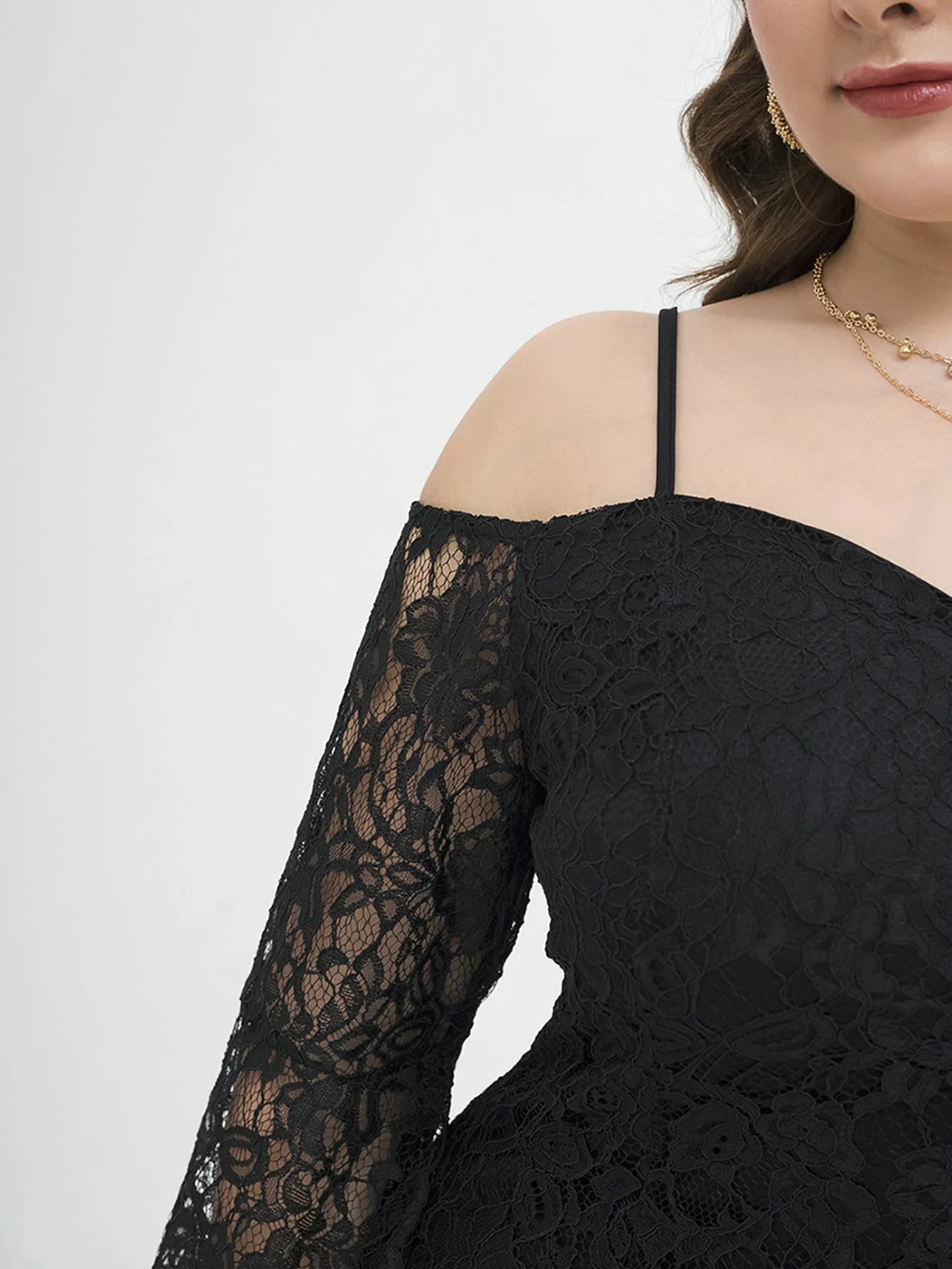 KittenAlarm - COLD SHOULDER PLUS SIZE LACE DRESS